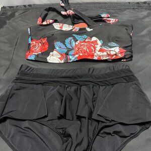 NEW Beach Queen Women's 2 Piece Black & Flowers Swimsuit Bikini Size Small